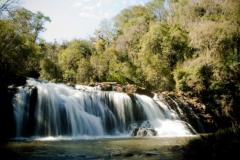 Cachoeira no lago