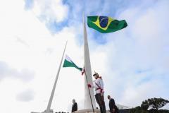 Bandeiras do Brasil e do Paraná
