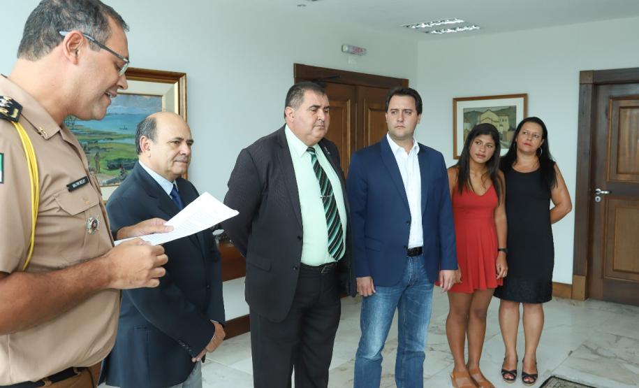 Subtenente da PM recebe homenagem do Governador